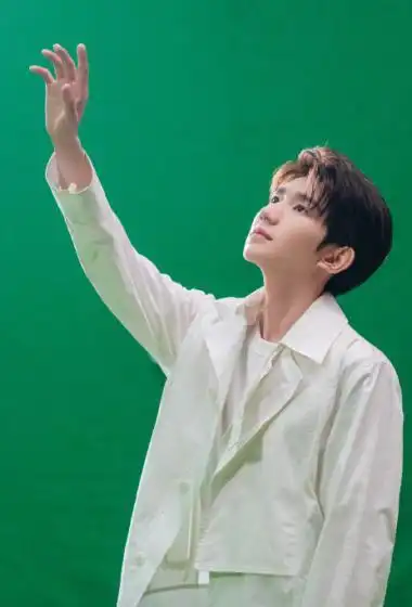 王源白色衬衫清爽写真图片19