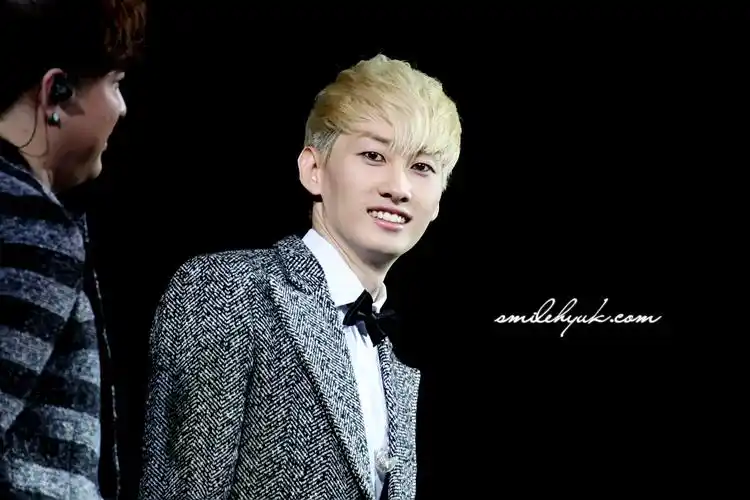 p>李赫宰(lee hyuk jae),艺名银赫(eun hyuk),1986年4月4日出生于