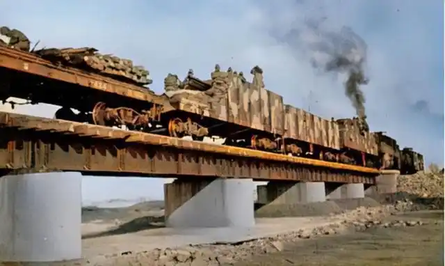 百年老照片之辽宁锦州,图为上世纪30年代,日军的装甲列车正在驶向锦州