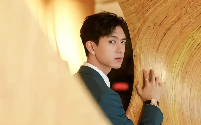 首页 桌面壁纸 大陆明星 李现精致帅气写真桌面壁纸上一张 下一张