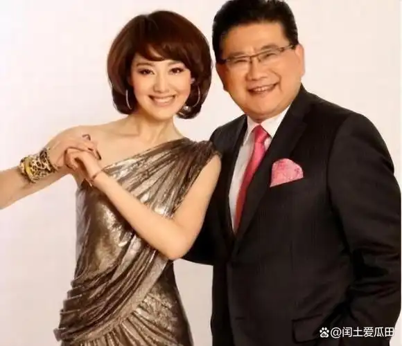 免职宴,21年上海富豪周正毅的生日宴上,六位东方卫视的主持人登台盛赞