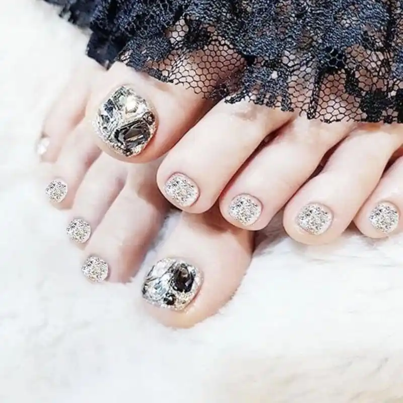 2022流行美甲脚指甲爆款纯色显白高级 2022流行美甲爆款纯色显白 适合