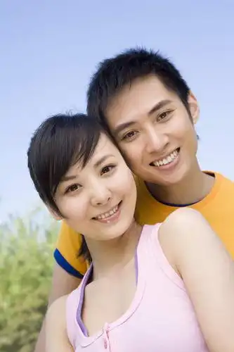 东方人,脸,头,脸颊,两个人,夫妻,笑,微笑,露齿笑,竖图,室外,白天,正面