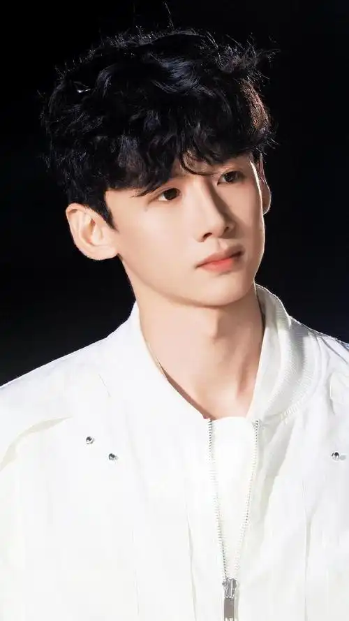 白敬亭可爱小卷毛