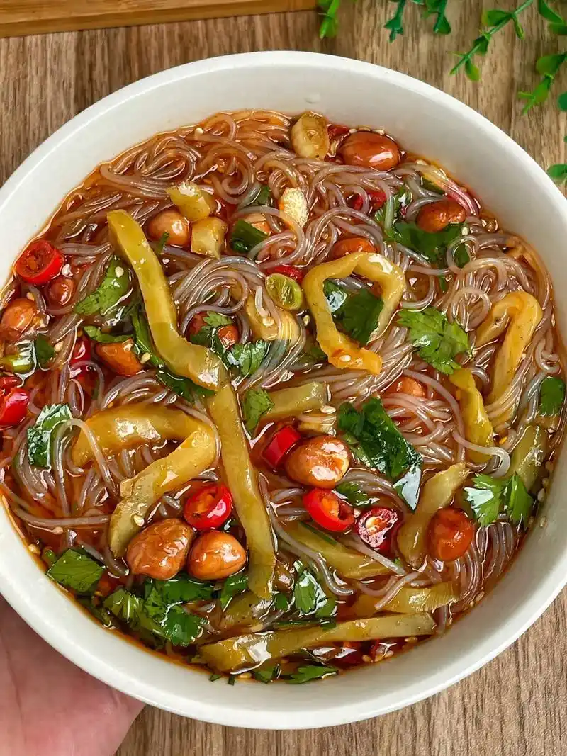 我的美食相册 姐妹们宵夜安排起来!自制酸辣粉,简单零失败  - 抖音