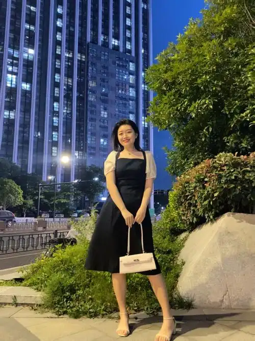 170140斤梨当博主穿搭回归现实