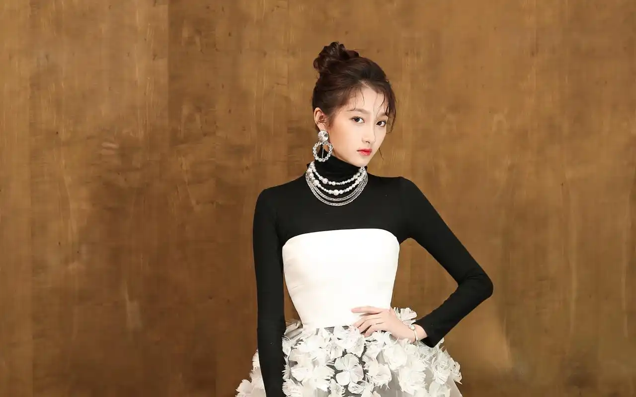 关晓彤性感图片高清电脑桌面壁纸