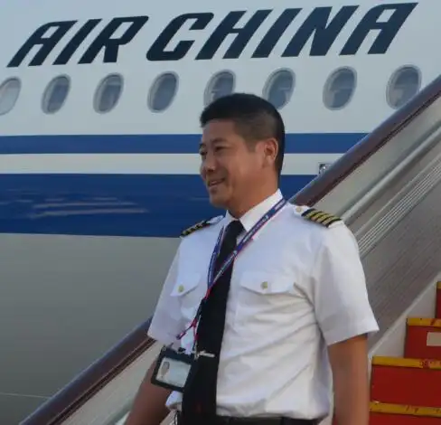 国航第10飞行大队大队长李向东机长