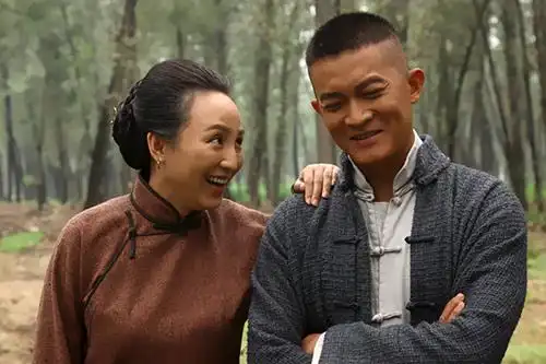 《打狗棍》后期制作 岳丽娜杨志刚亲密变身母子