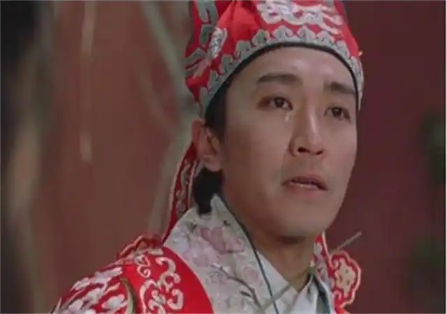 大家好我是磨柠娱乐,今天我来聊影响我们几代人的星爷,他每一部戏既