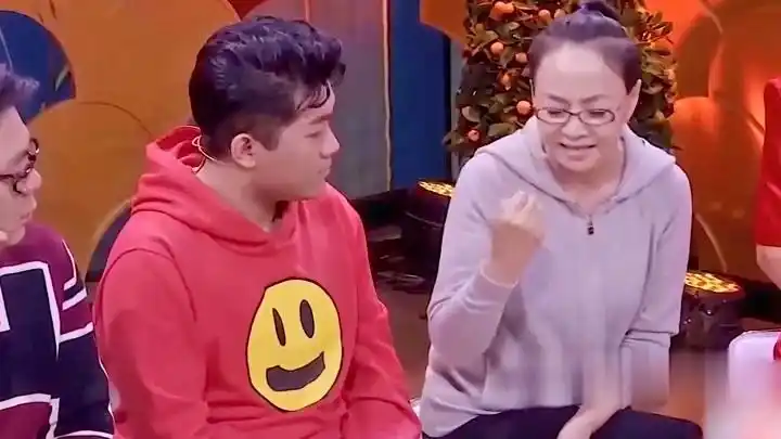 家有儿女剧组重聚,宋丹丹送杨紫张一山一句话认真演戏老实做人