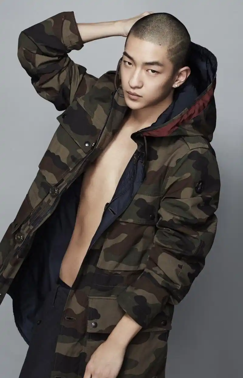 《流浪地球》幸运躺赢屈楚萧寸头造型,像极了一匹年轻气盛的狼!