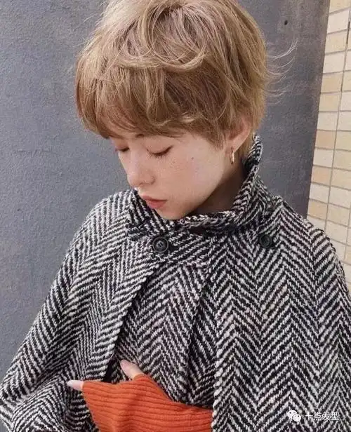 今年超流行的短发摩根纹理烫