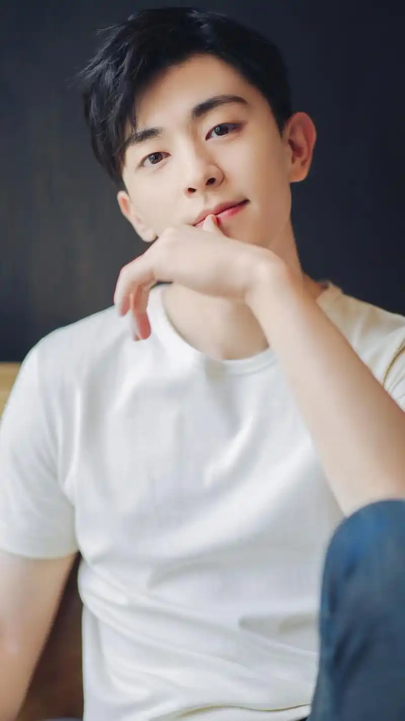 花美男邓伦,锁屏图片,高清手机壁纸,明星-回车桌面