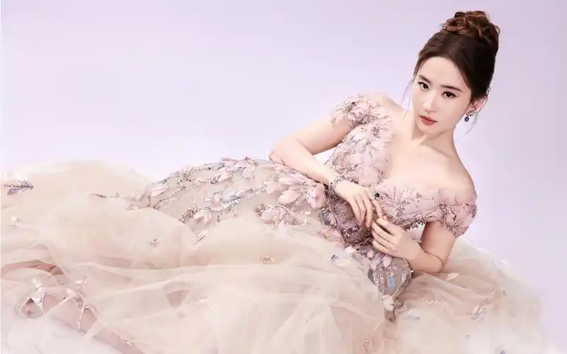 动态的刘亦菲壁了一切