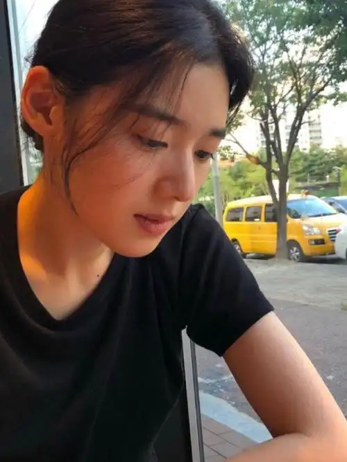 最近看《永远的君主》除了依旧帅气的李敏镐和越看越舒服的金高银,女