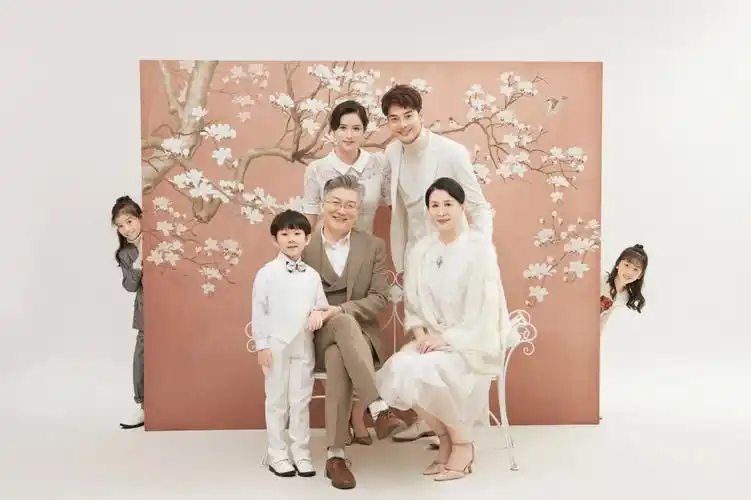 颜值超高的一家六口简约温馨风全家福