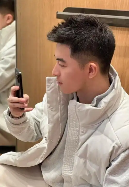 男生春季别乱剪发型这3款发型简约帅气值得尝试