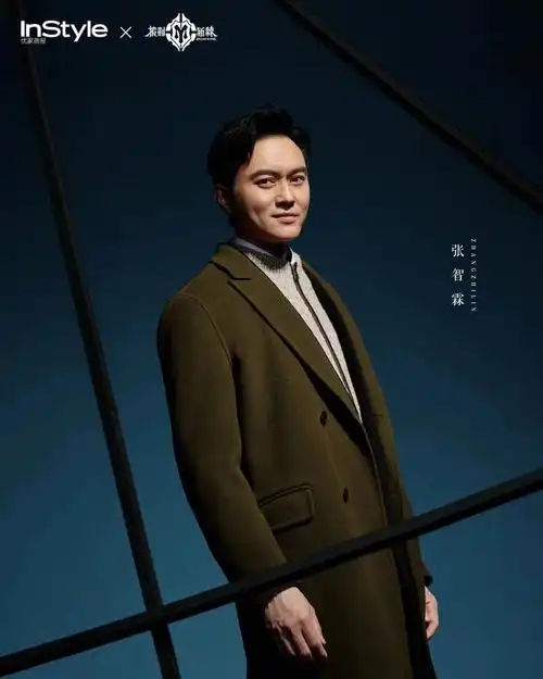 秋冬时装周歌手,演员张智霖身着ports宝姿2022秋冬男装系列拍摄《in