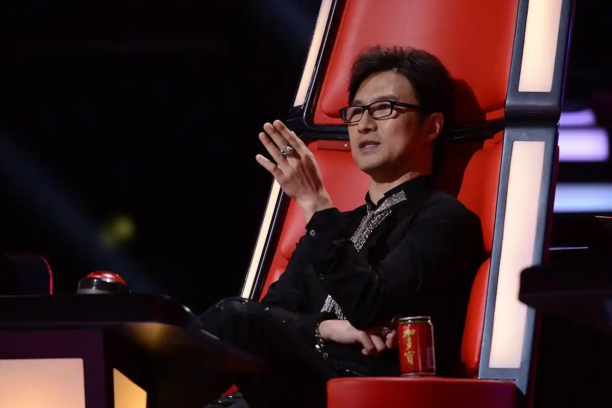 《中国好声音》海选led背板倒塌 砸伤女选手