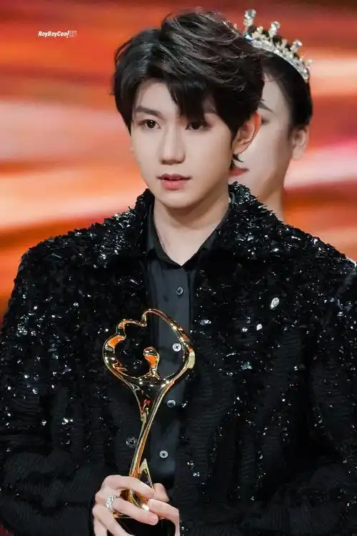 王源超话#王源微博之夜##王源绊王源#舞台不会停下,客厅永远狂欢.