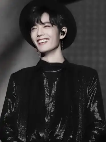 因笑容霸榜热搜的肖战终于有了专属的称号真的不愧是治愈达人