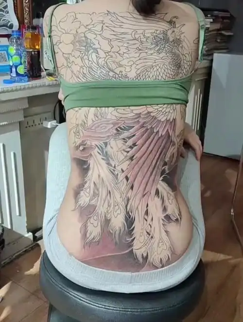 美女刺青,涅槃重生!