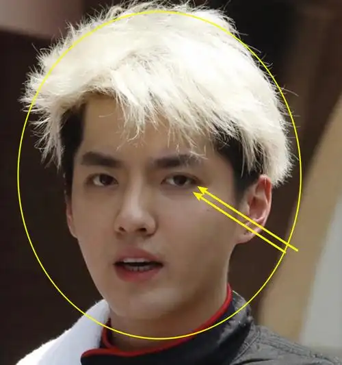 吴亦凡素颜参加赛车活动被抓拍,邋遢憔悴藏不住,30岁状态看愣了