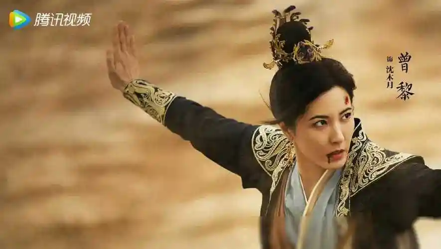 与此同时,尽管如今已经48岁的曾黎,脸上几乎看不到一点皱纹.