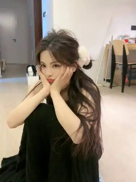 杨超越撩我01好喜欢这个发型,好松弛的美感!