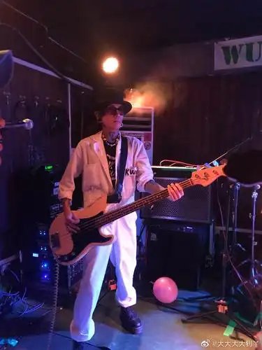 大啃的相册-蒋晗-海龟先生贝斯手