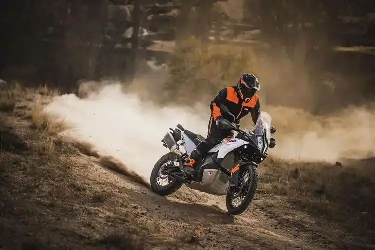 ktm 790 adv发布更新,更换全新仪表,加入6轴imu