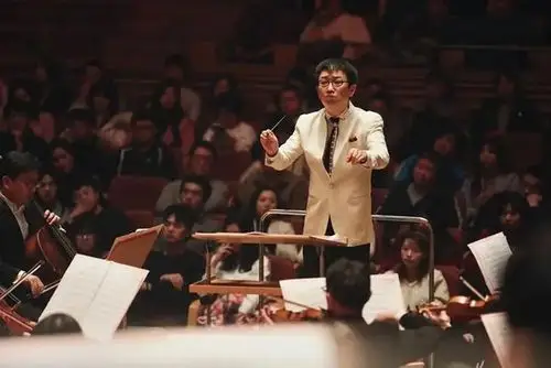 中国交响乐团首席指挥——李心草