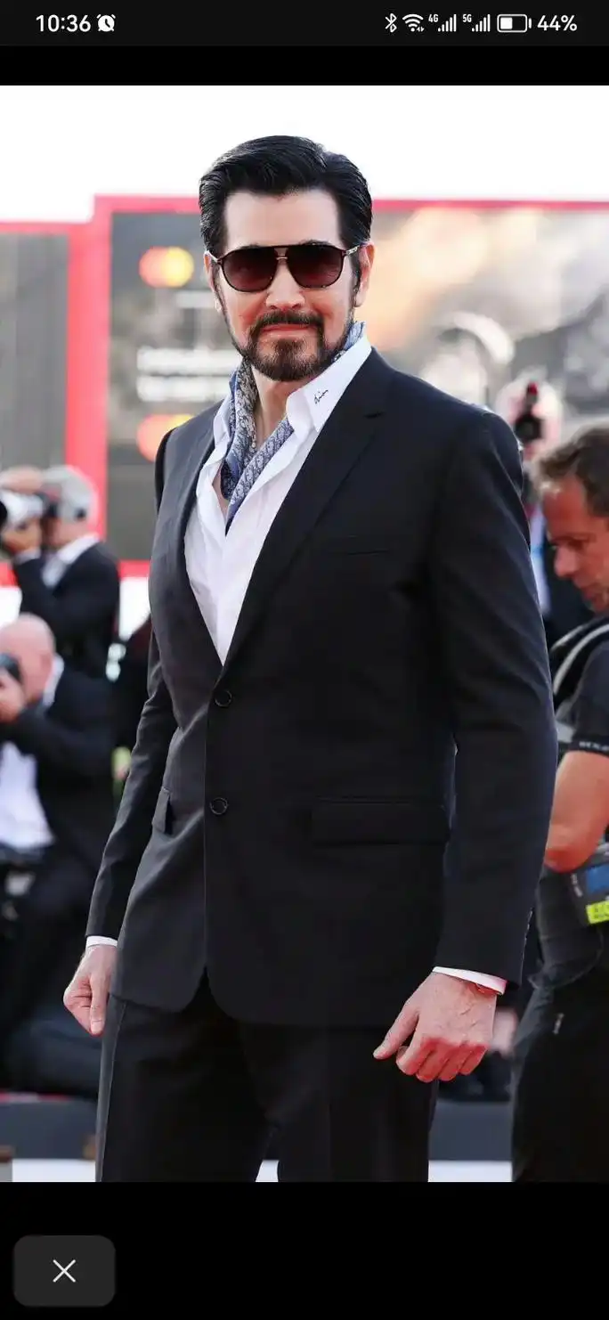 这气场,帅爆了!每根胡须都那么精致999999#魅力十足 # - 抖音