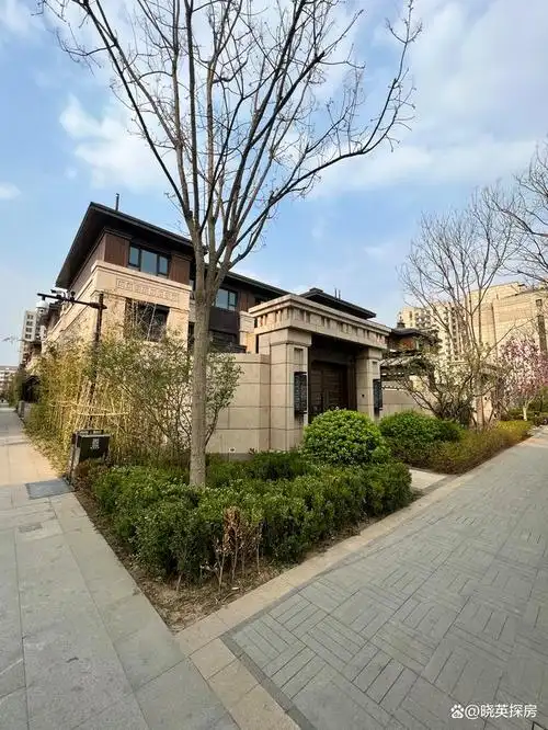 顺义北京城建北京合院的现房别墅,真石材外立面