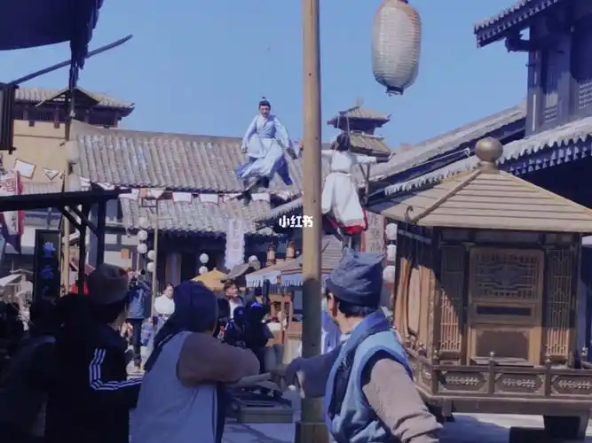 古装戏片场演员吊威亚电视剧拍摄