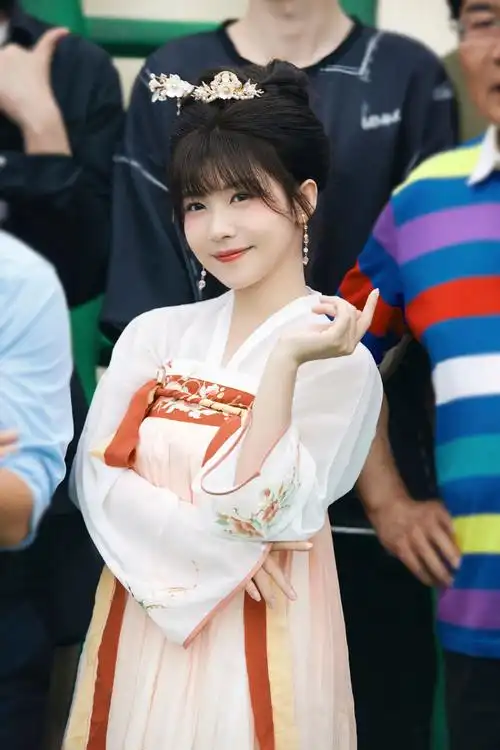 赖美云又双叒叕毒奶了##赖美云古装造型好可爱##向前冲