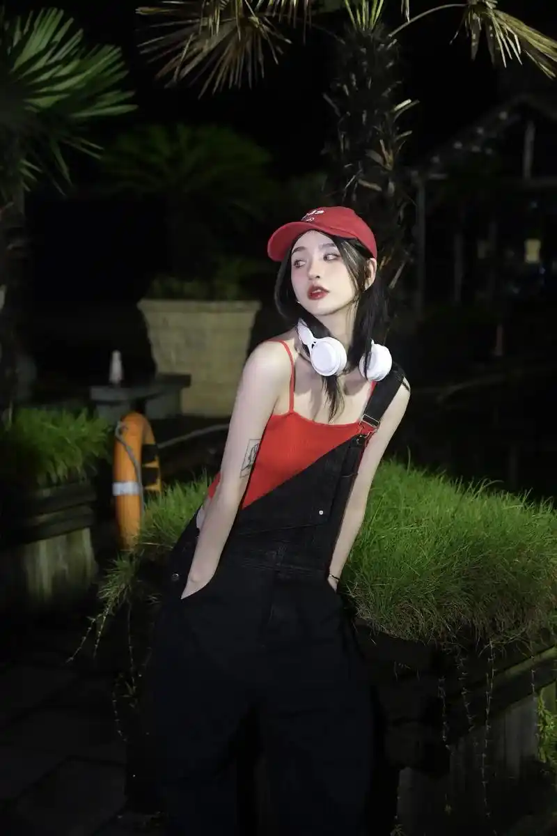 杭州 #人像摄影 #人像 #杭州美女 #冷白皮 #拽姐穿搭 - 抖音