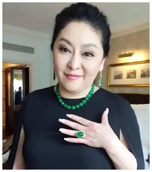 一般人养不起的5位女星,个个壕无人性花钱如流水,来看看都有谁_陈岚