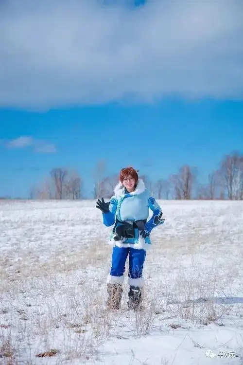 超可爱小美雪地实景cos!