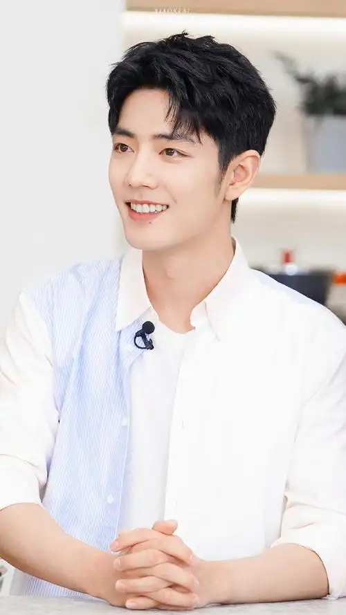 肖战白衬衫花絮照