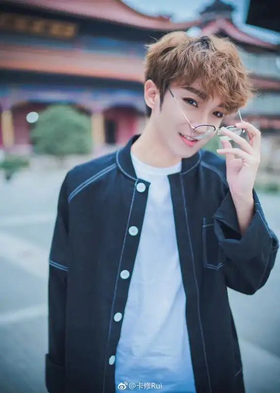 "古风派"男歌手卡修12月2日虎牙首秀 堪比古风live音乐会!