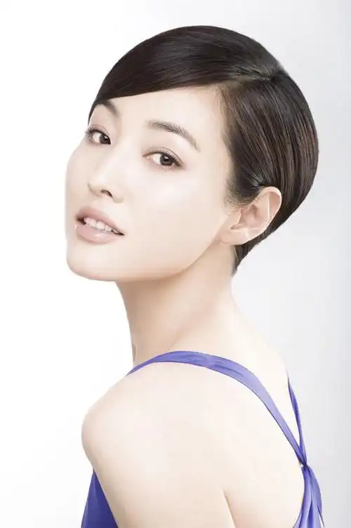 张延,大陆著名女演员,毕业于香港无线艺员培训班.