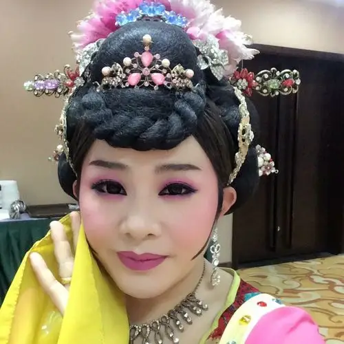 < 反串艺人杨玉蓉的主页 反串艺人杨玉蓉的作品