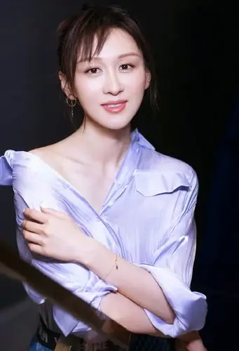 干练又清冷演员练练