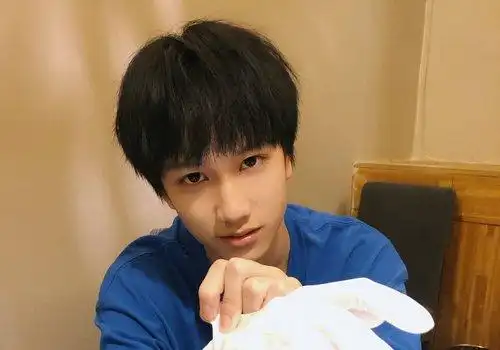 15到18岁中学男生小清新黑色短发设计