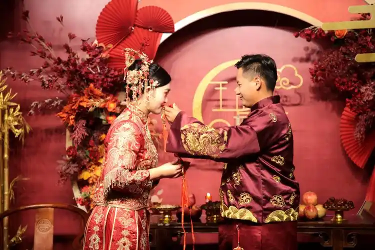 女儿的婚期终于到了,一场中式婚礼,一场西式婚礼,堪称完美,在这酪我