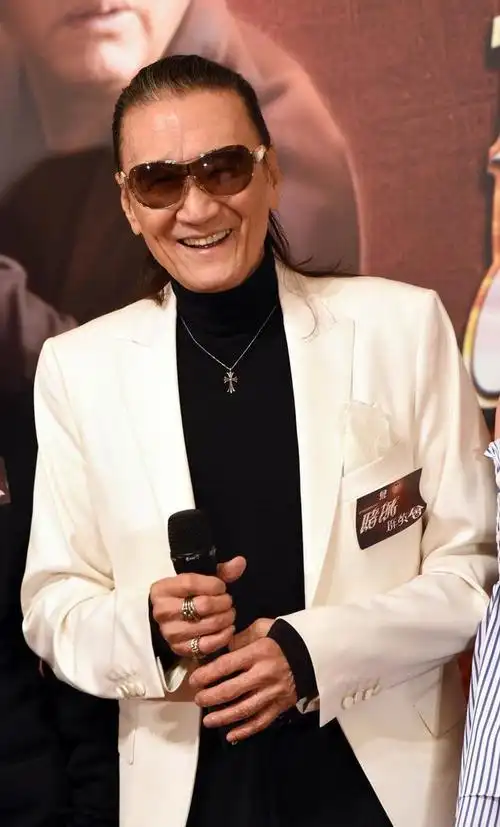 谢贤直播卖货网揭主播假冒四哥痛批丢脸