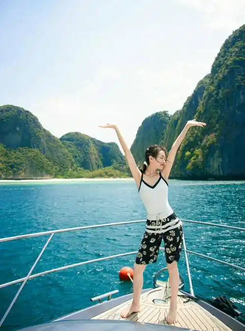 宋茜晒旅行美照,吊带泳衣配沙滩裤,清纯可爱!_照片_状态_淡妆