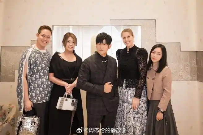 网友分享周杰伦最新合影